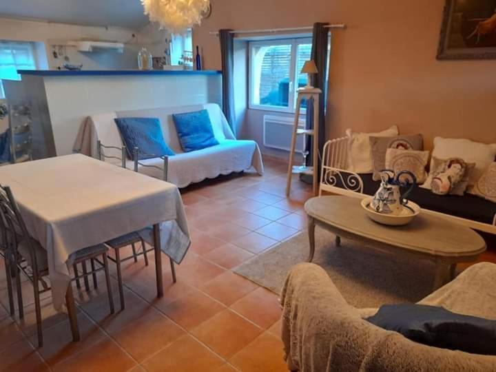 Les Demeures De La Laigne Bed & Breakfast Allas-Bocage Exterior photo