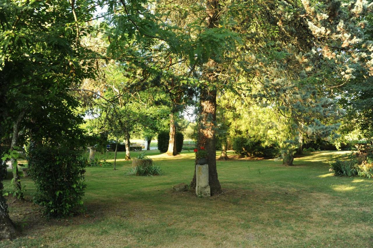 Les Demeures De La Laigne Bed & Breakfast Allas-Bocage Exterior photo